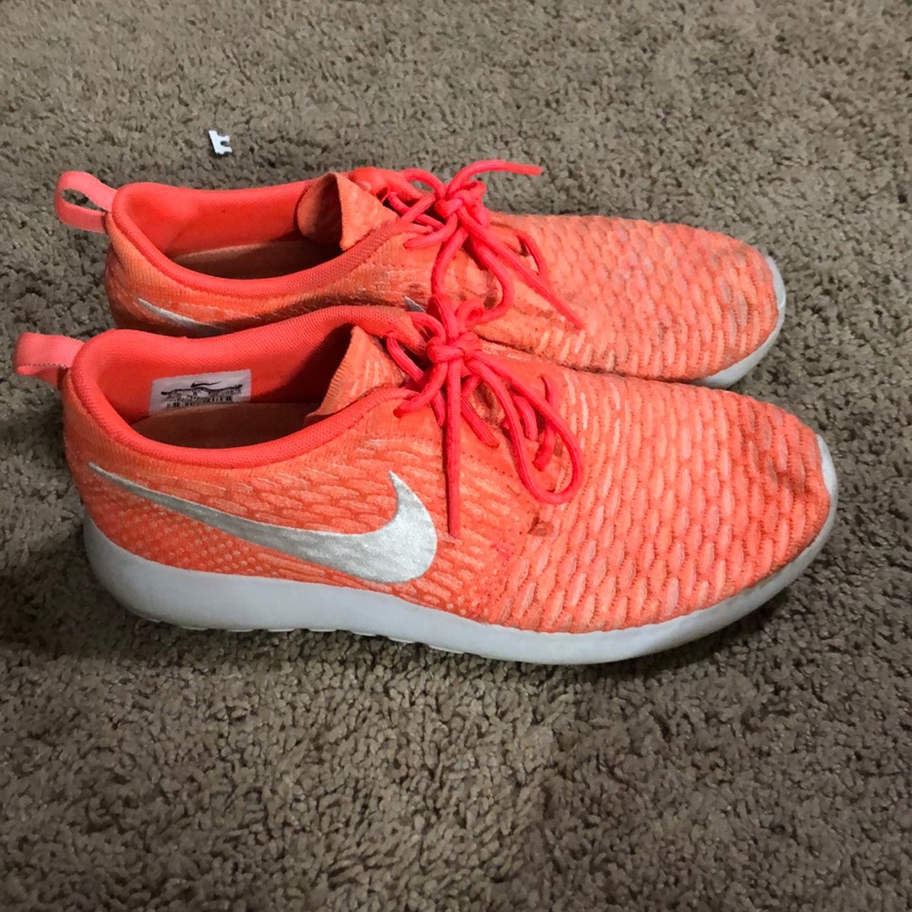 Nike roshe coral/neon pinkish